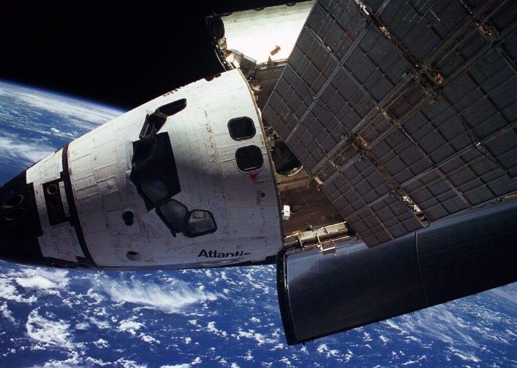 1995: First meetup between Atlantis and Mir